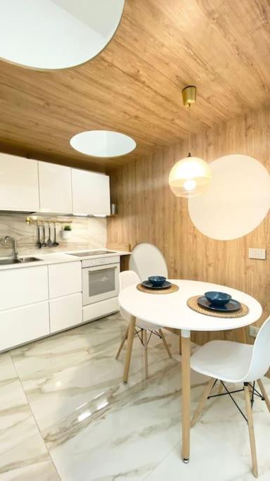 Urban Loft Apartment *